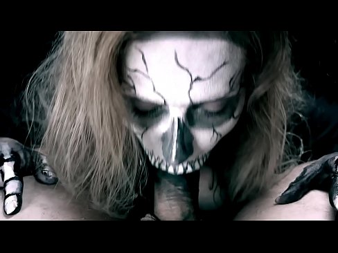❤️ Demon girl chupando pollas con su boca negra y tragando semen ️ Porno bonito en es.pi-porno.ru ❌️